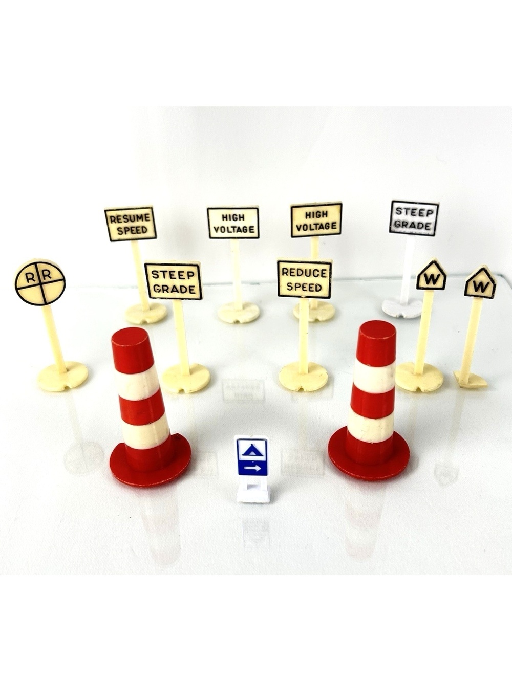 Vintage Unbranded Train Sign Lot Model Railroad Train 2 3/4" Tall Traffic Cones